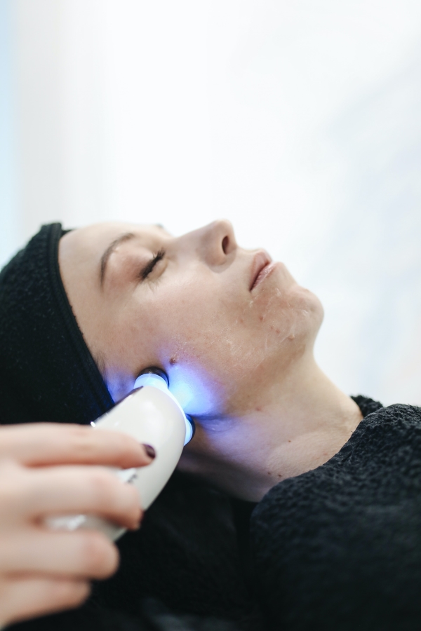 what is broadband light therapy